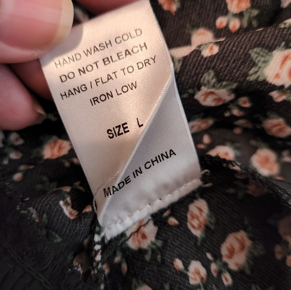 Black floral stretchy smocked ruffle dress M/L NWT - Picture 9 of 13